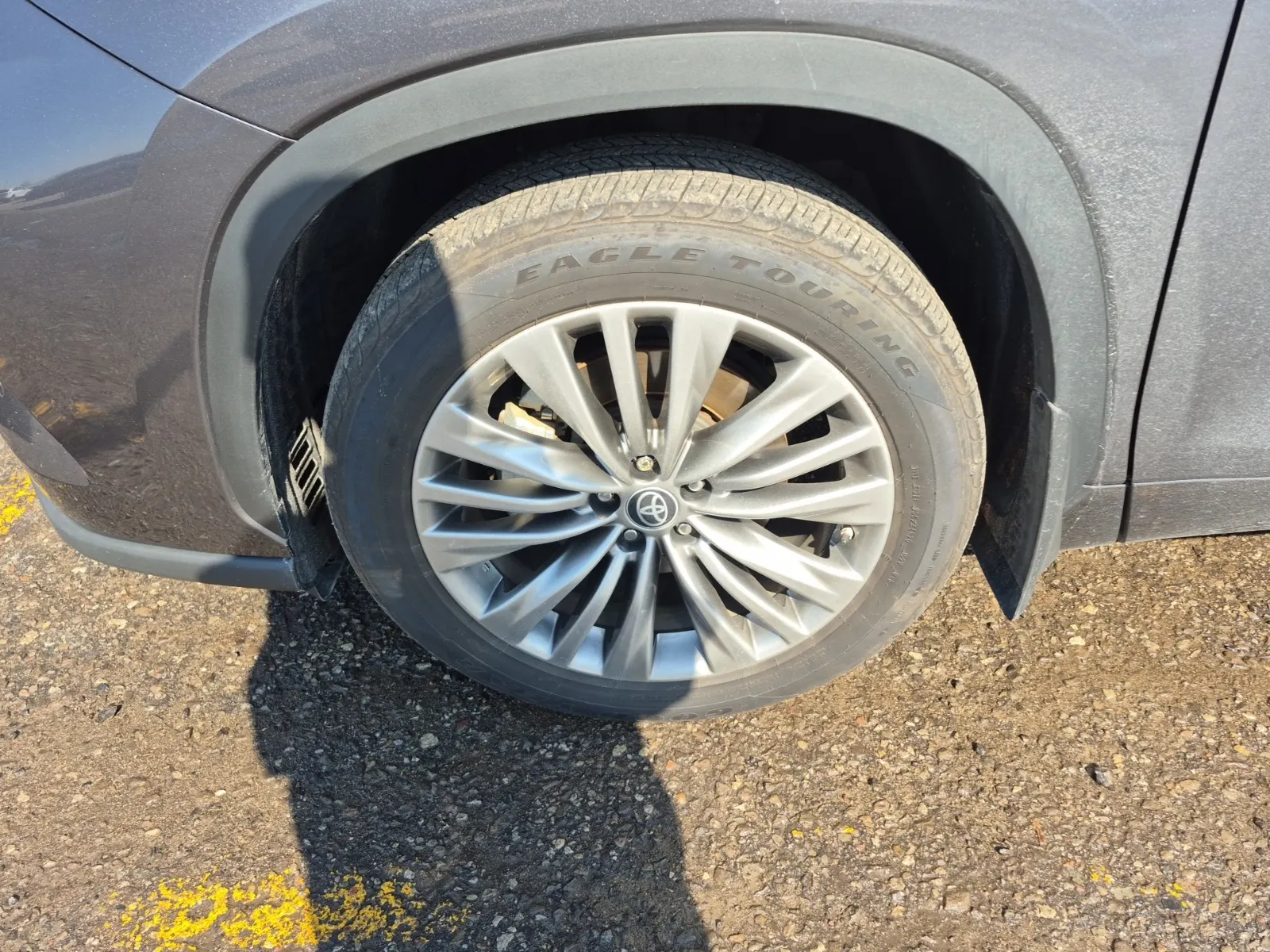Front driver wheel/tire photo