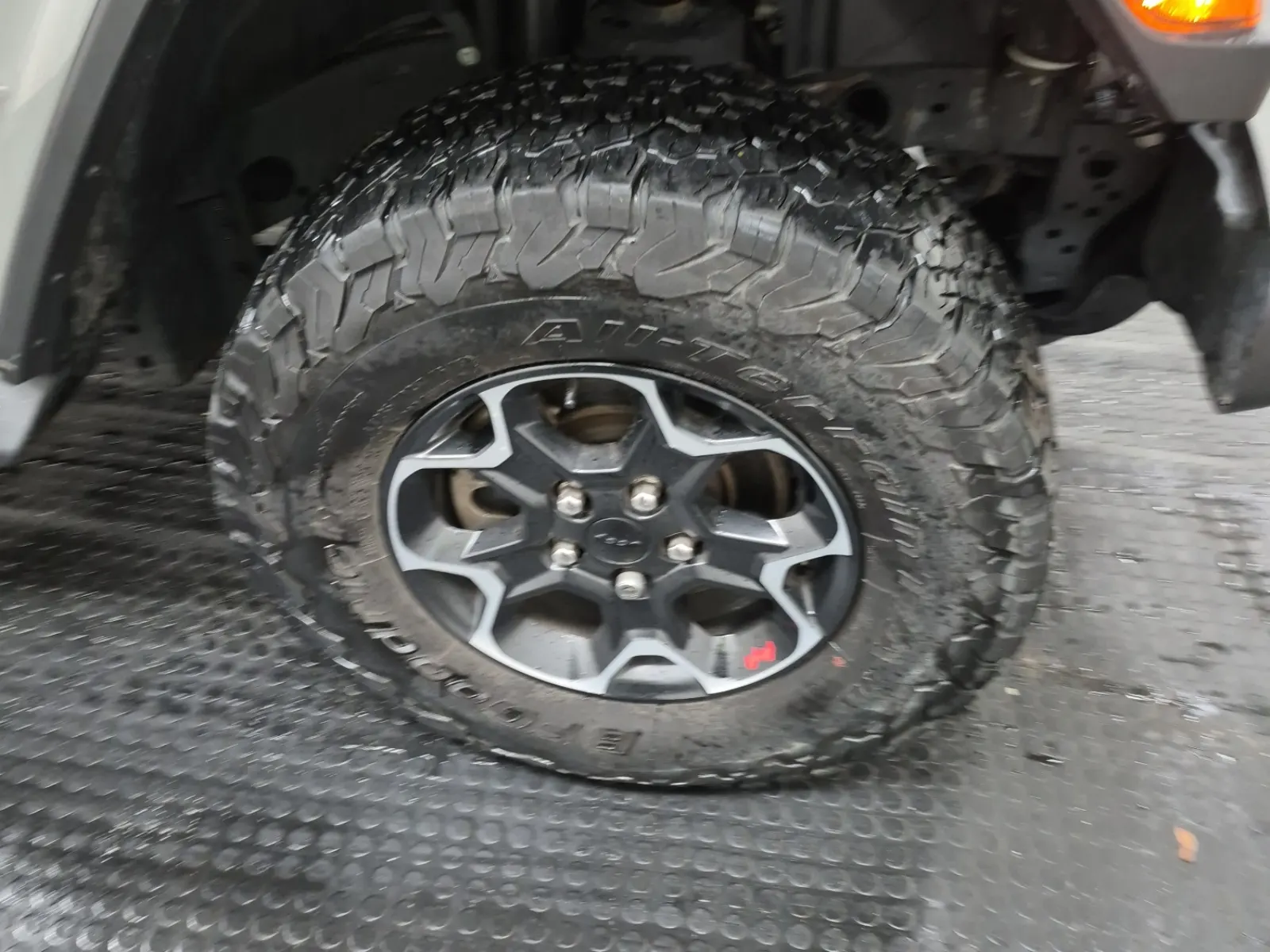 Right Front Wheel/Tire Photo