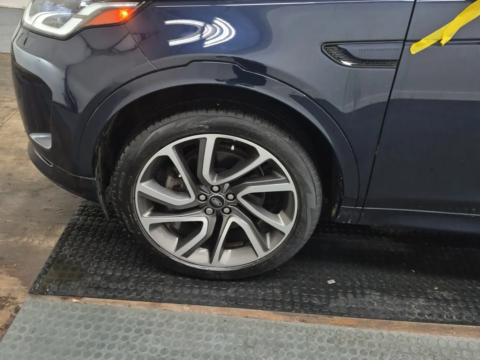 Front driver wheel/tire photo