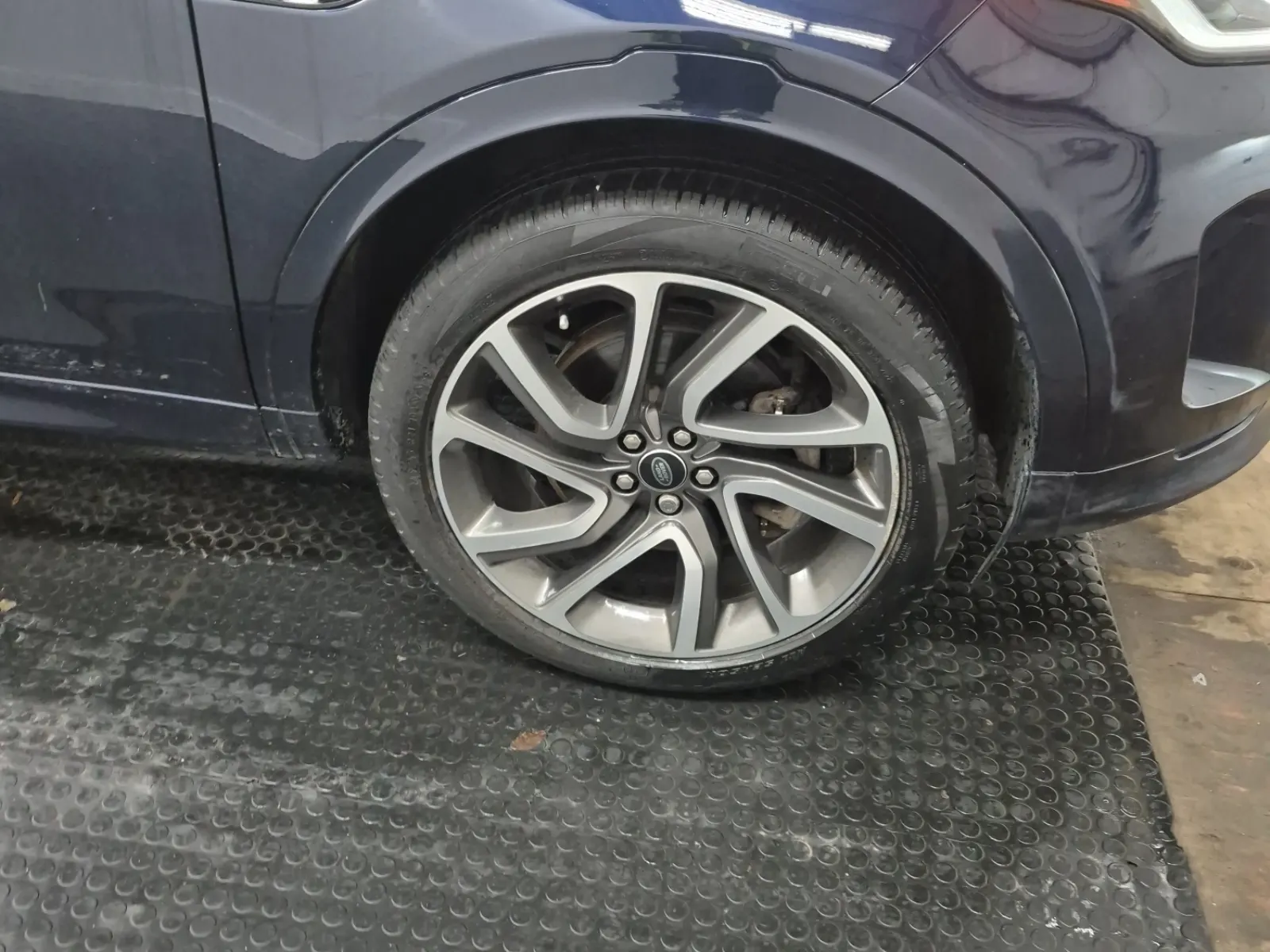 Right Front Wheel/Tire Photo