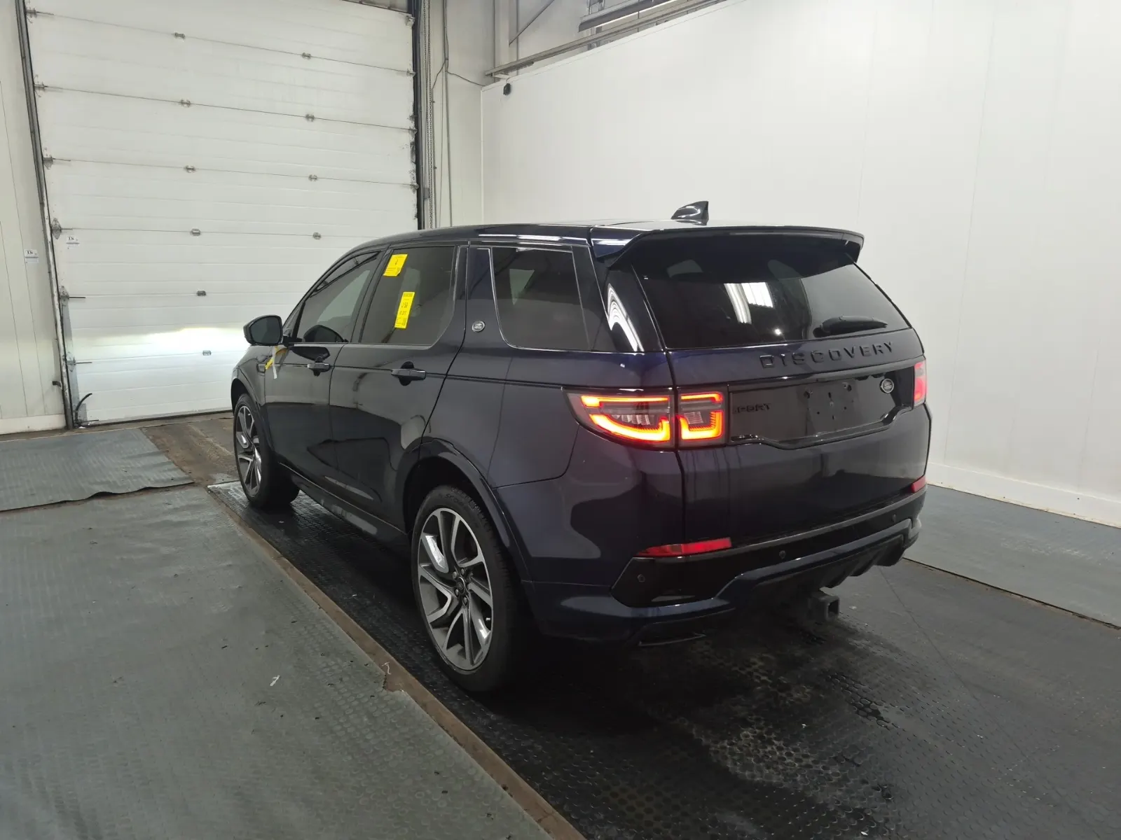 Driver Rear 3/4 Photo