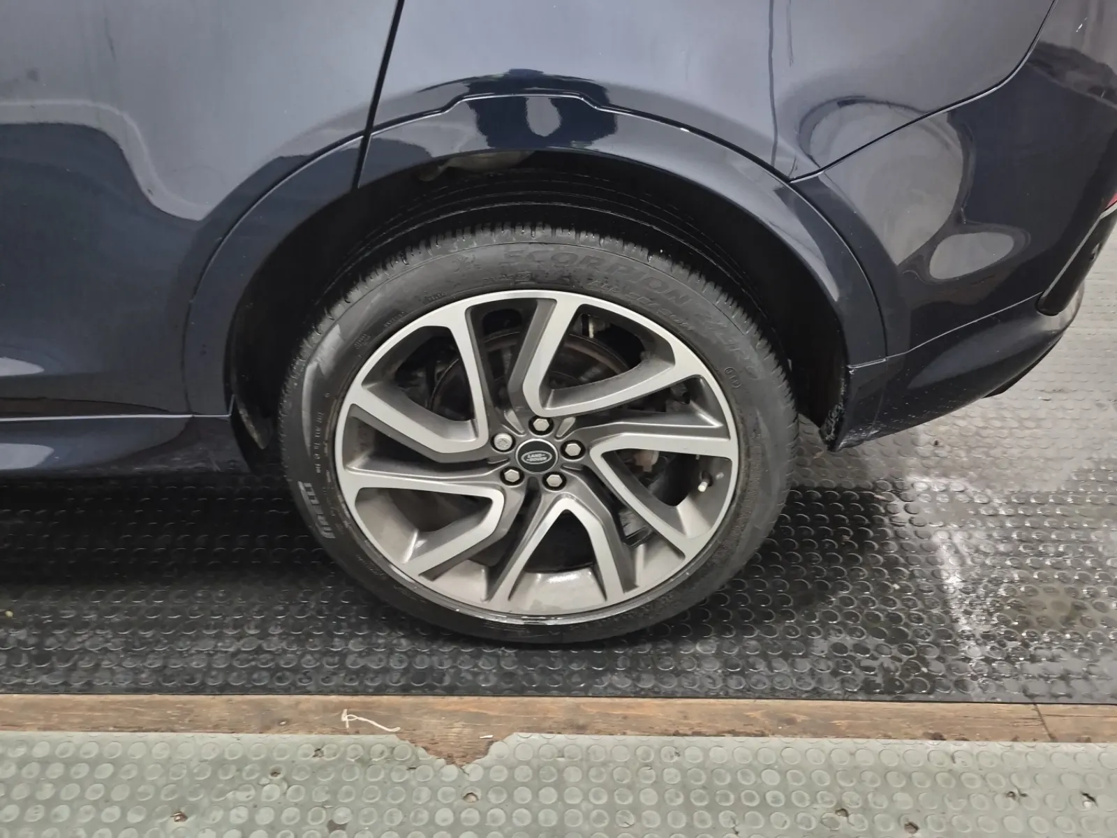 Left Rear Wheel/Tire Photo