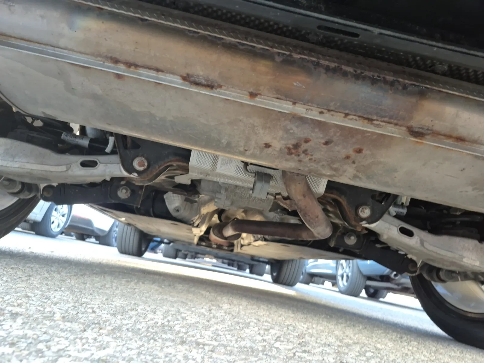 Undercarriage - Rear Photo