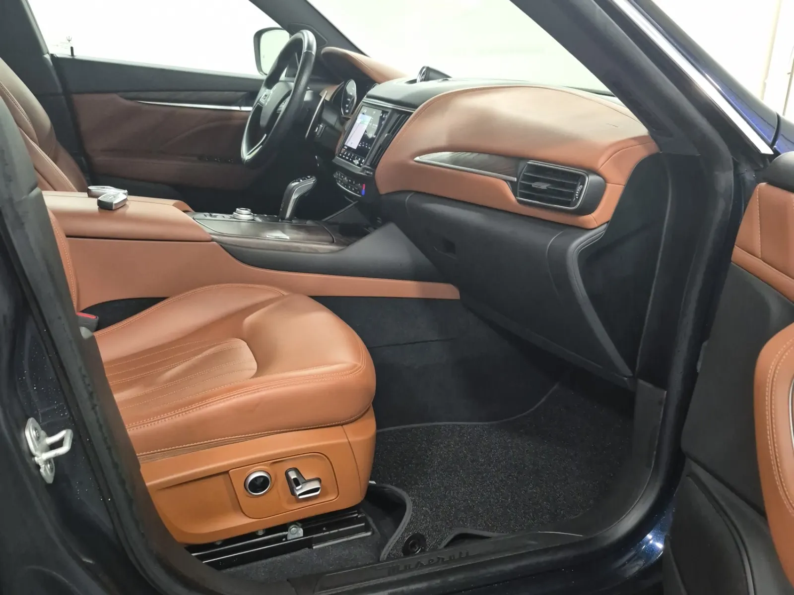 Right Side Interior Photo