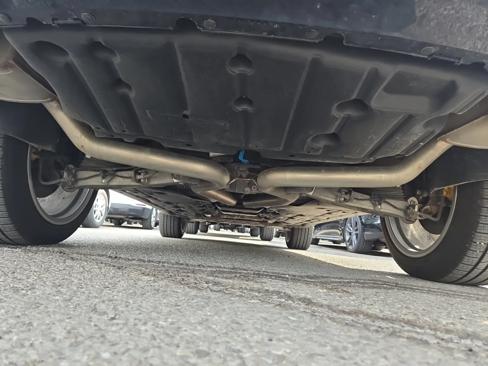Undercarriage - Rear Photo
