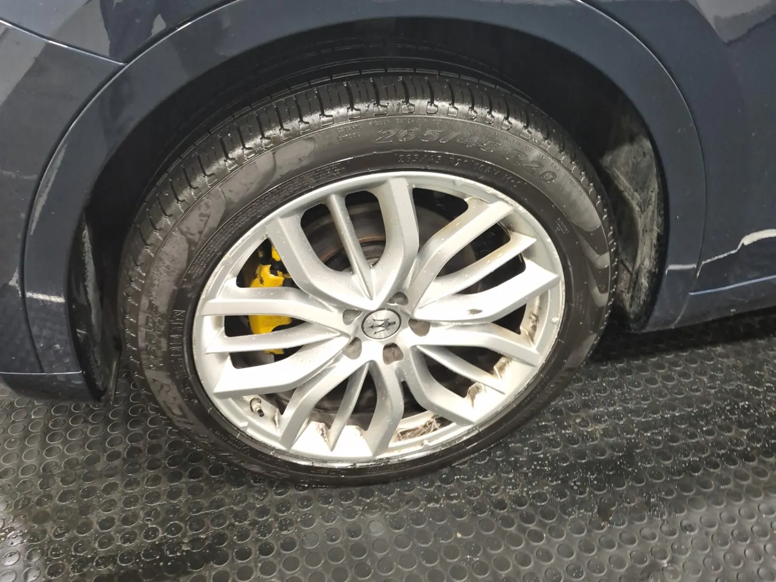 Front driver wheel/tire photo