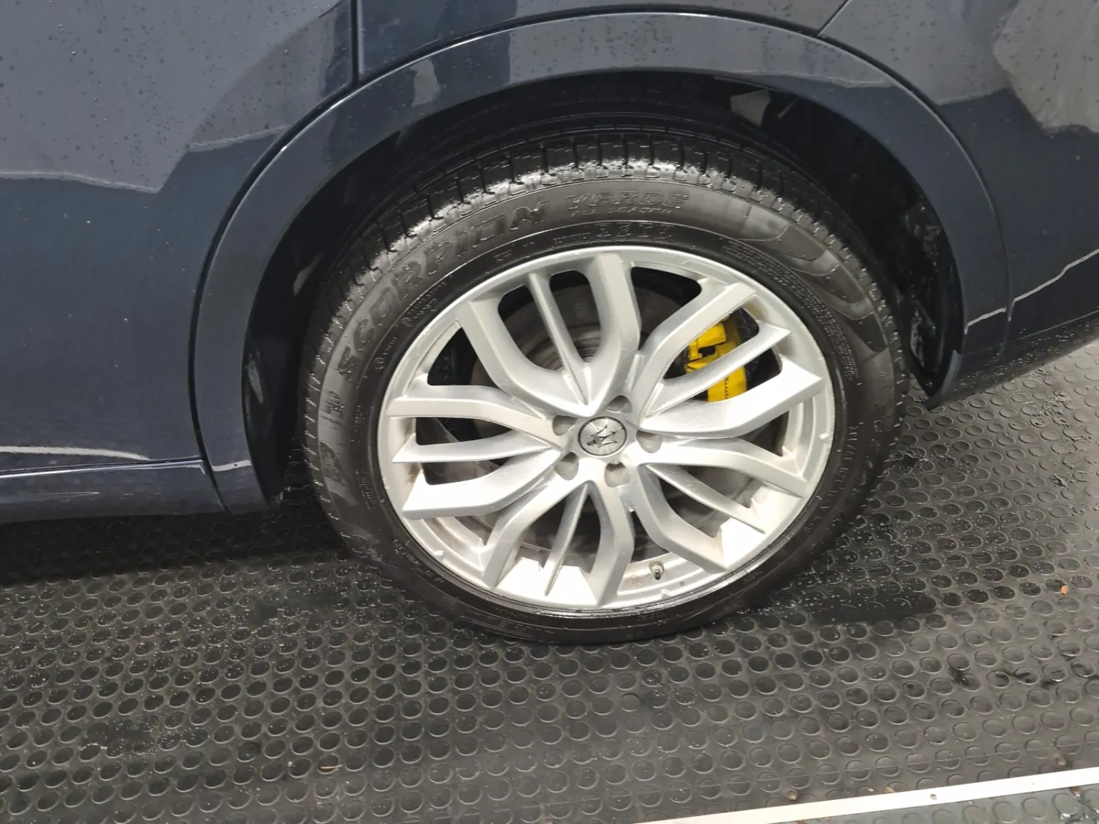 Left Rear Wheel/Tire Photo
