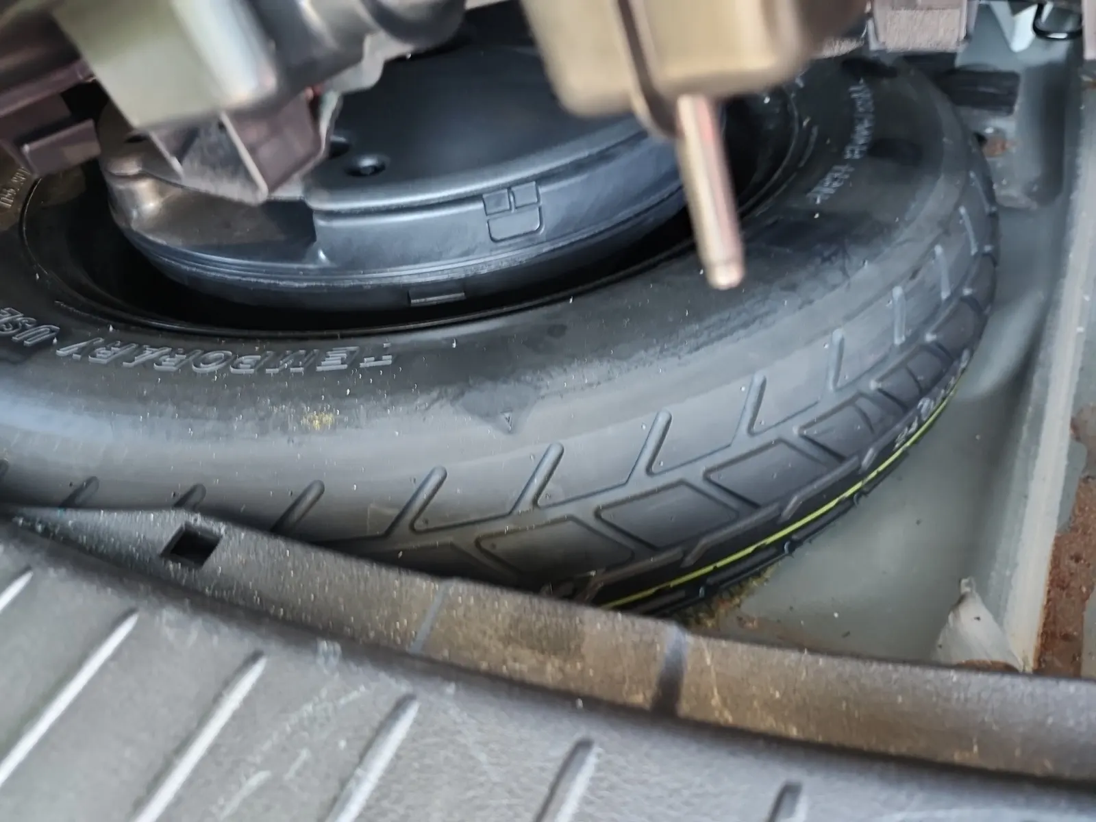 Spare Tire & Wheel Photo
