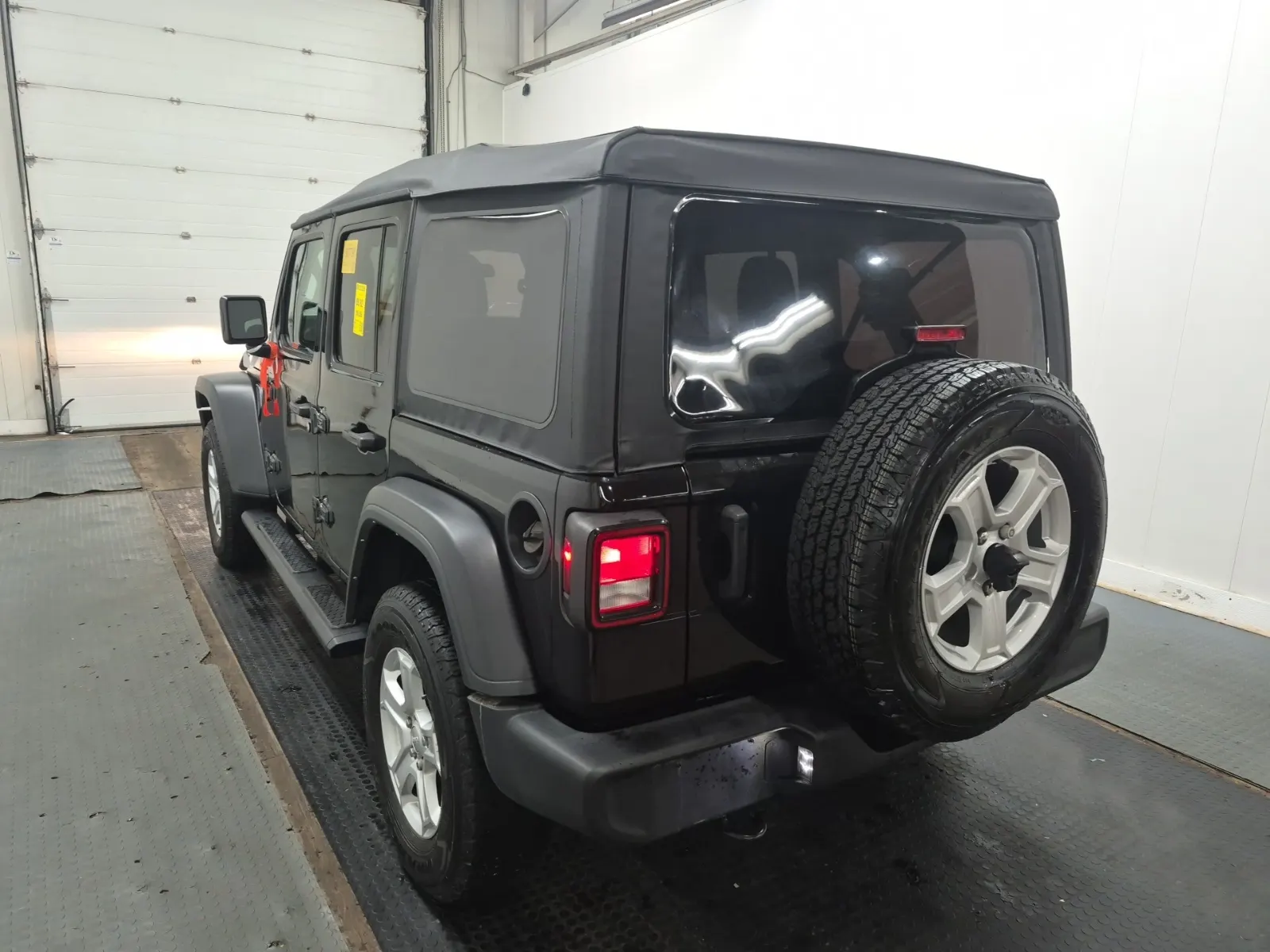 Driver Rear 3/4 Photo