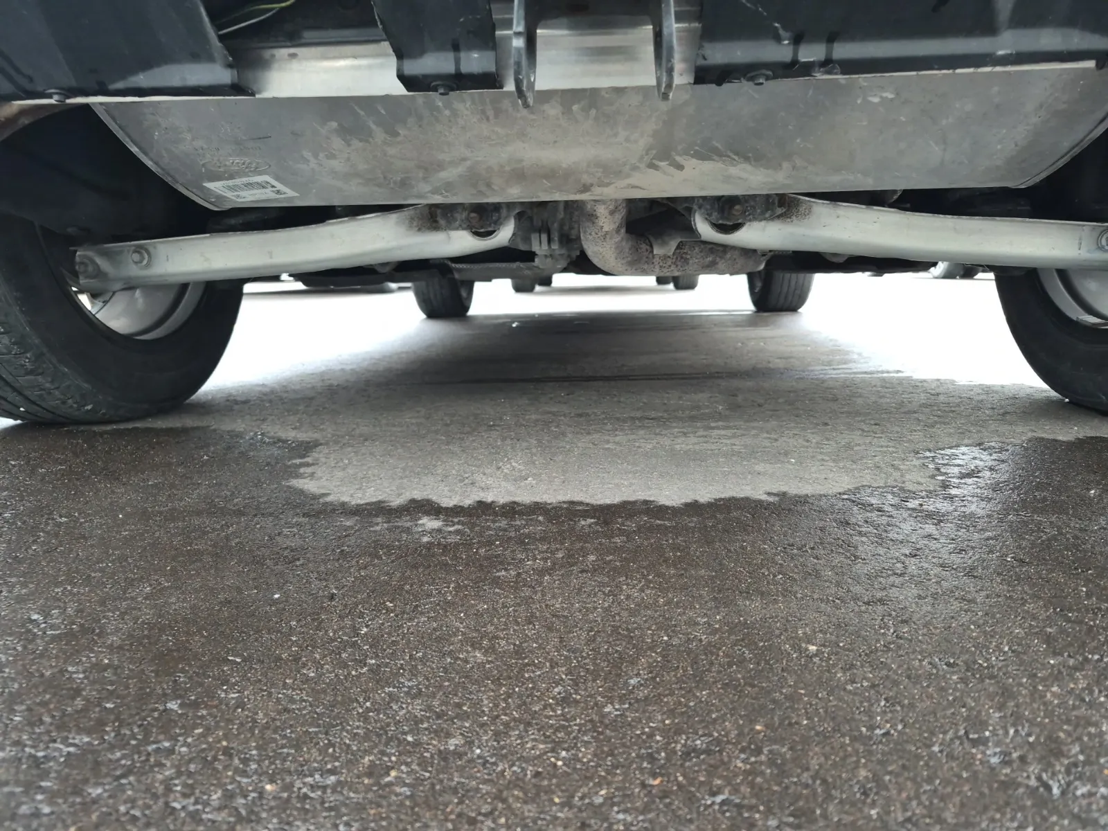 Undercarriage - Rear Photo