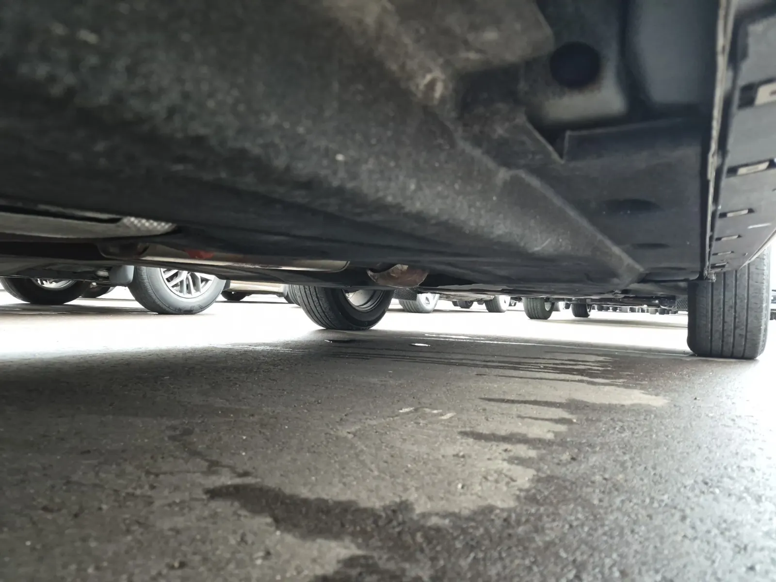 Undercarriage - Passenger Photo