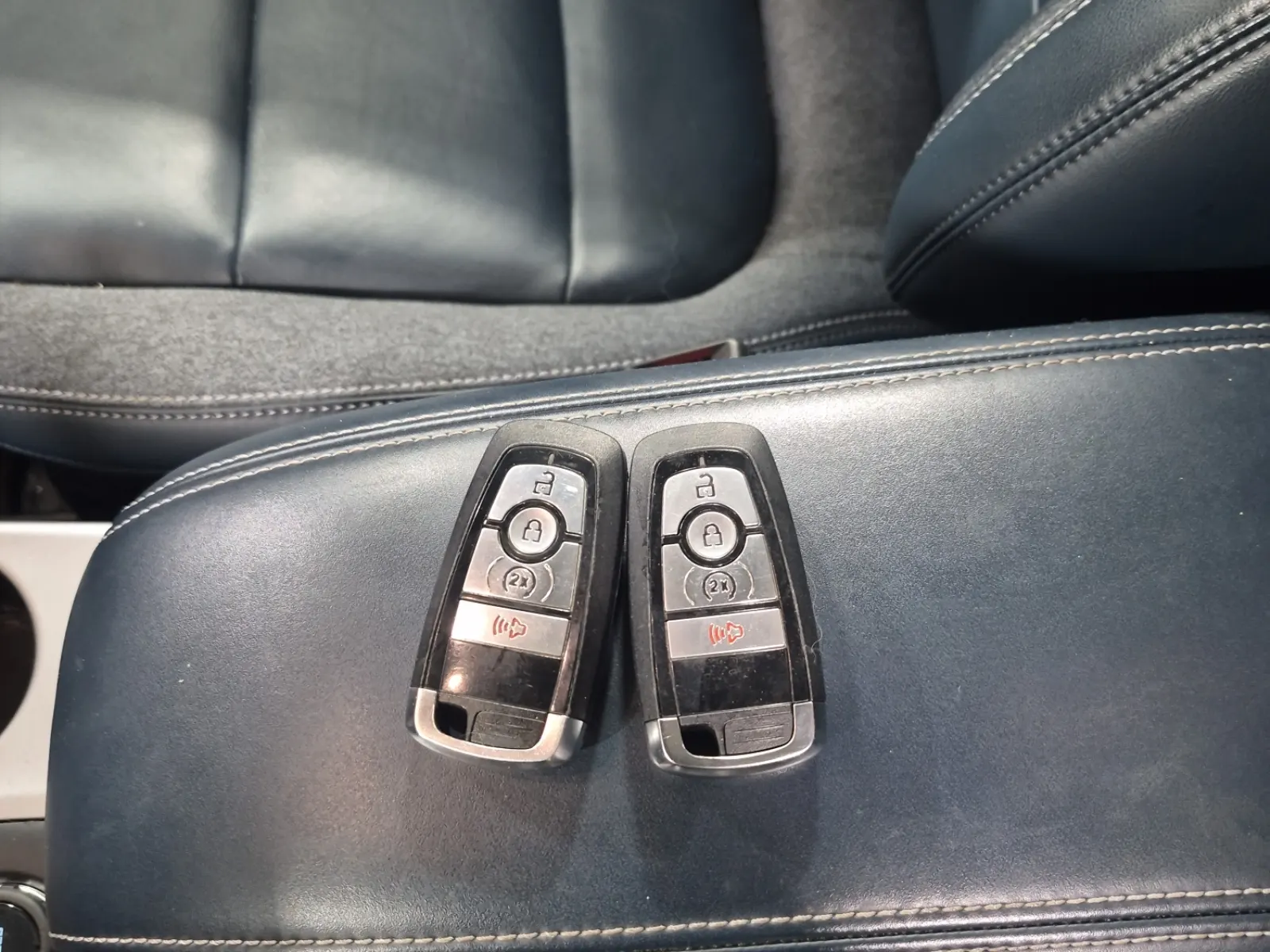 Keys/Fobs/Manual Photo