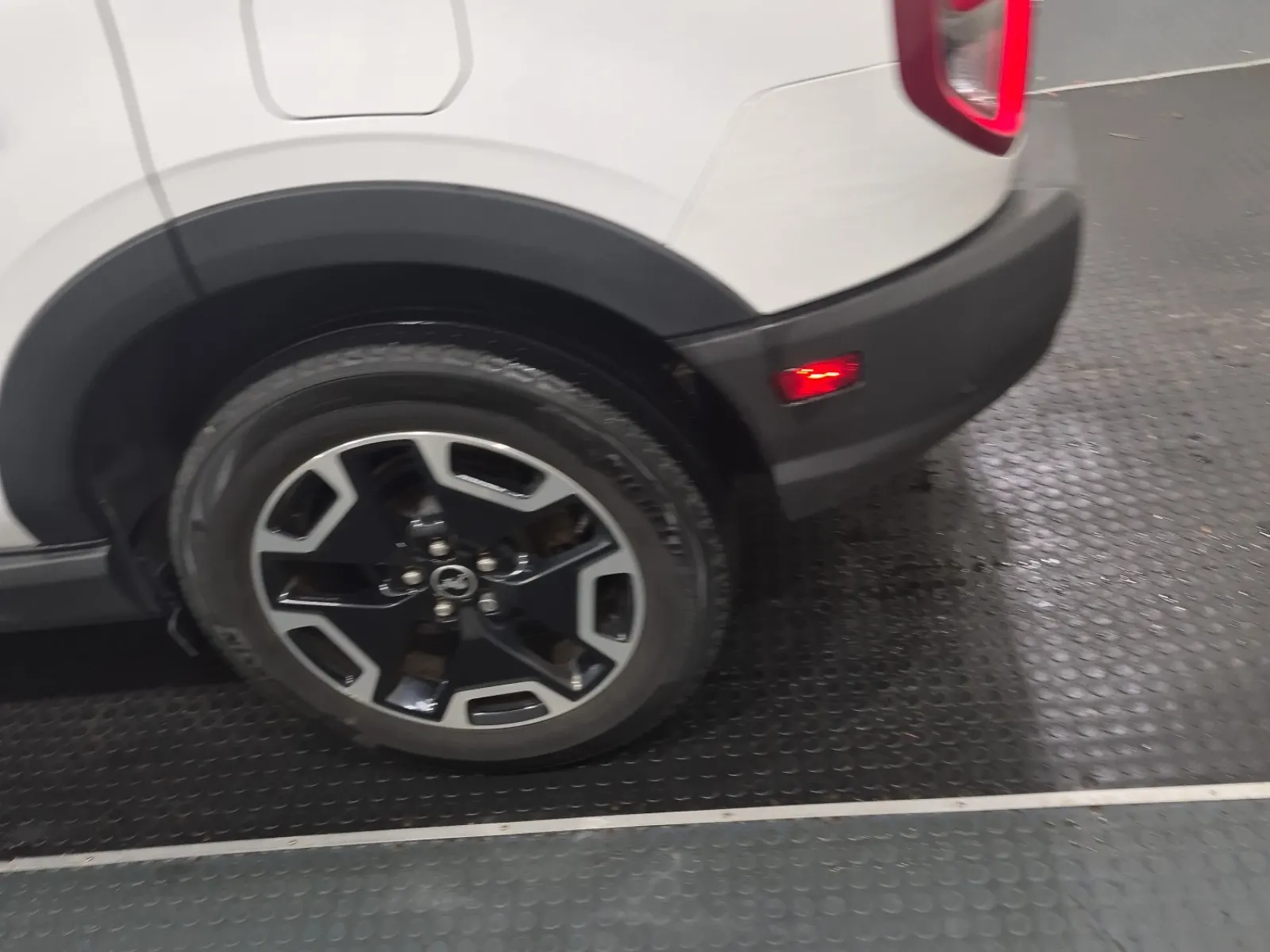 Left Rear Wheel/Tire Photo