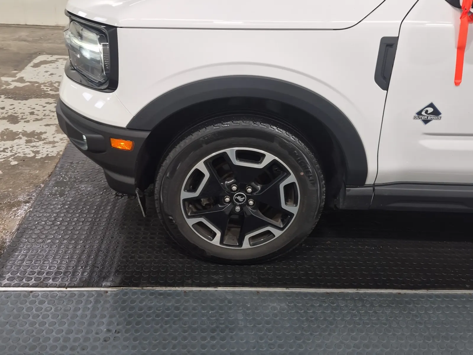 Front driver wheel/tire photo