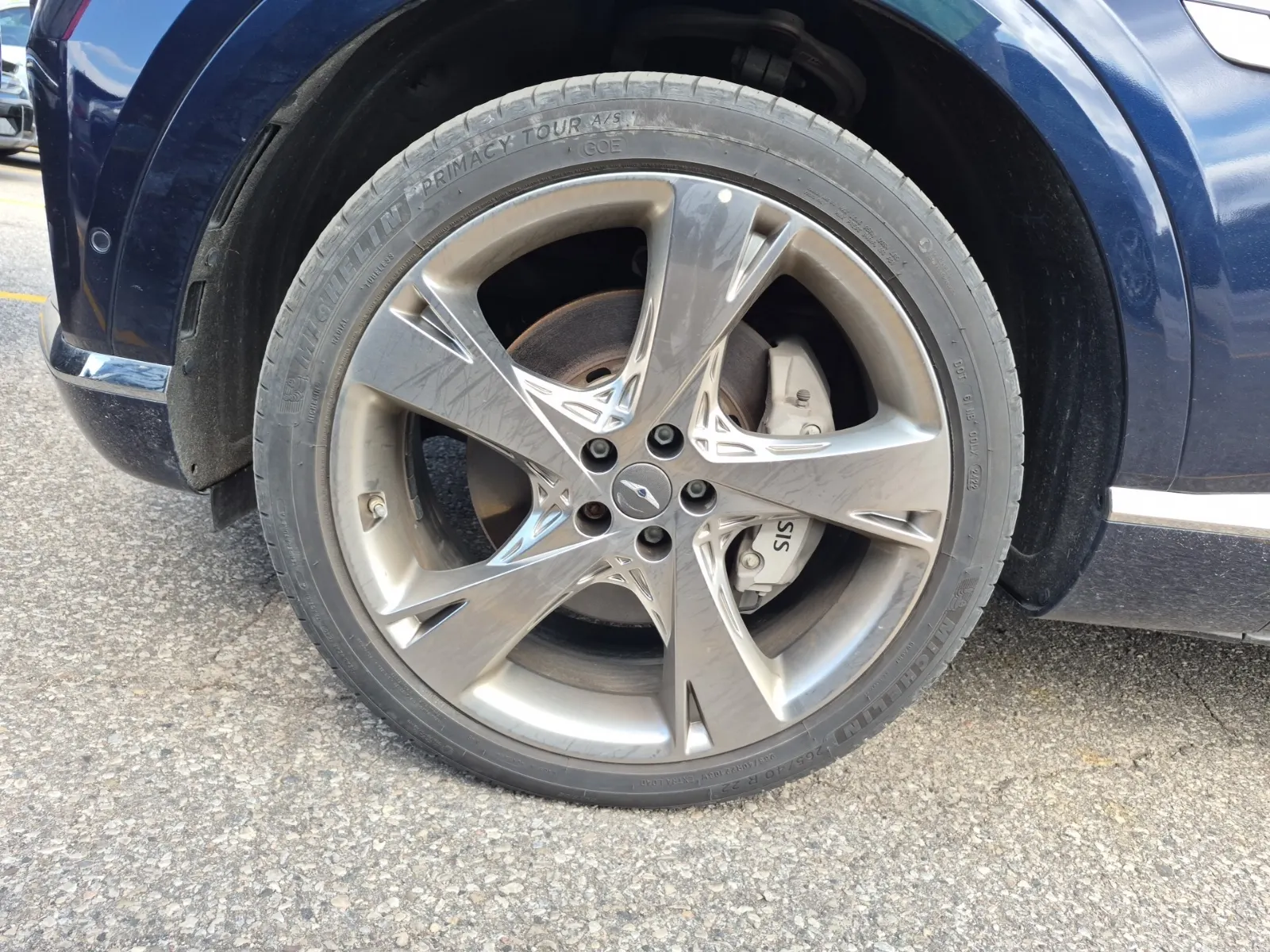 Front driver wheel/tire photo