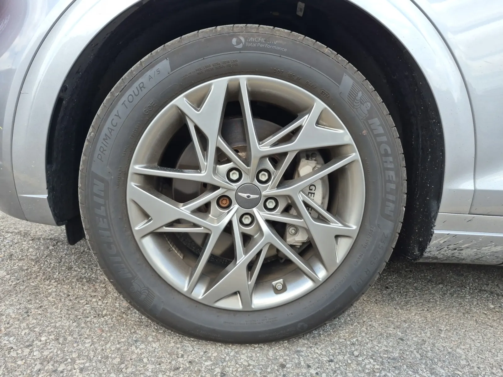 Front driver wheel/tire photo