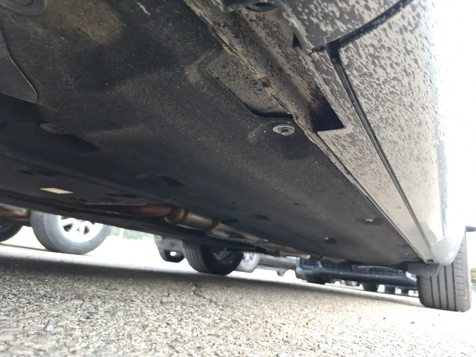 Undercarriage - Driver Photo