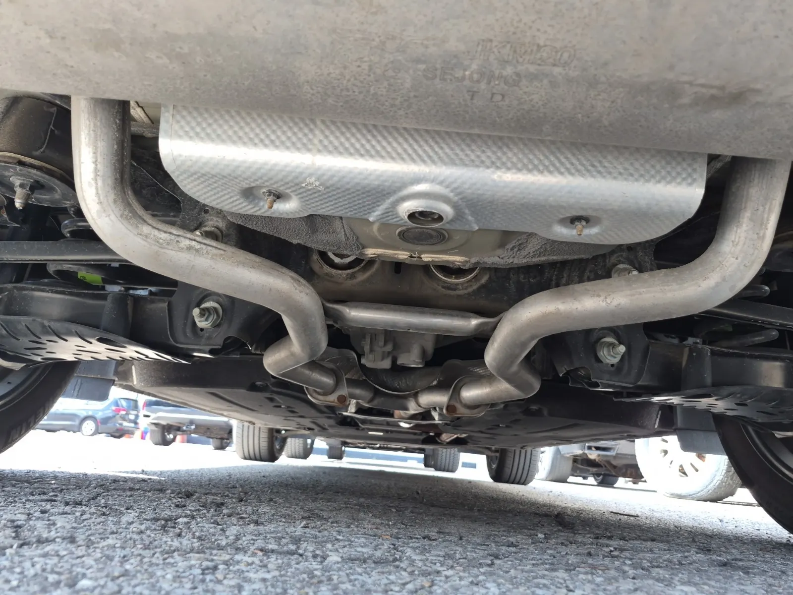 Undercarriage - Rear Photo