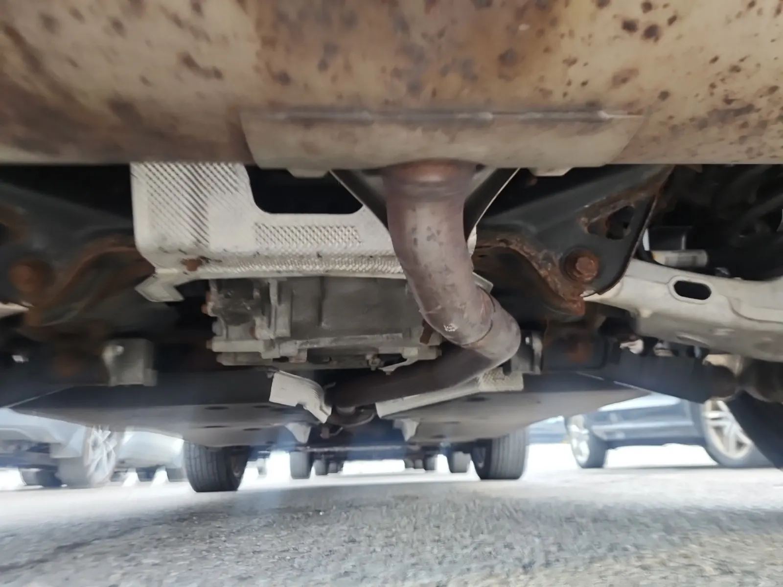 Undercarriage - Rear Photo