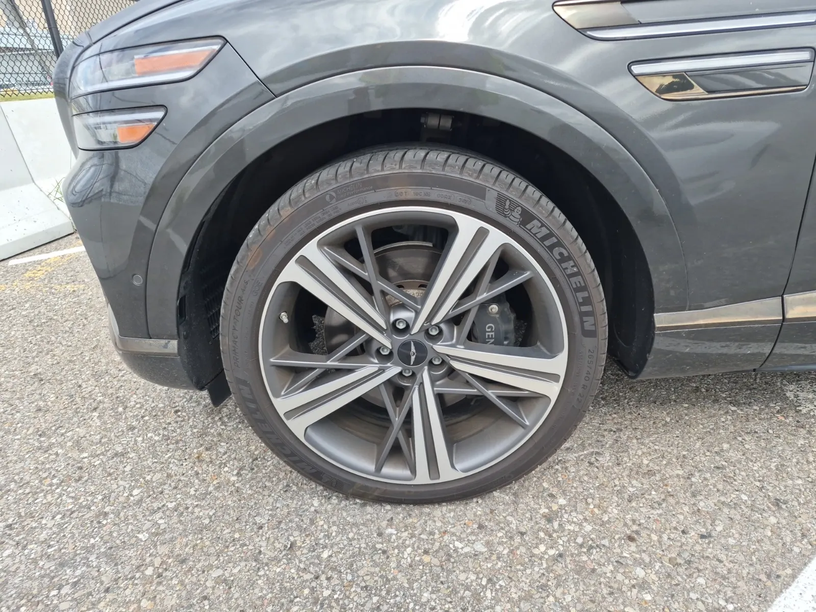 Front driver wheel/tire photo