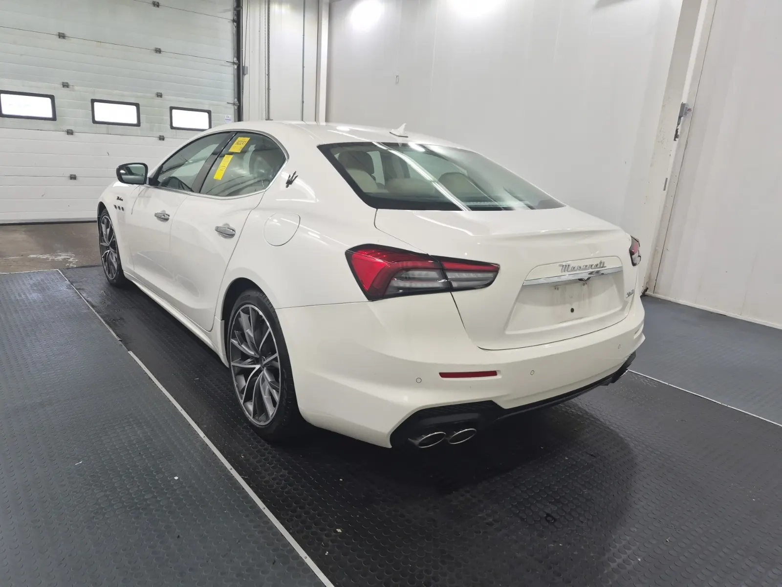 Driver Rear 3/4 Photo