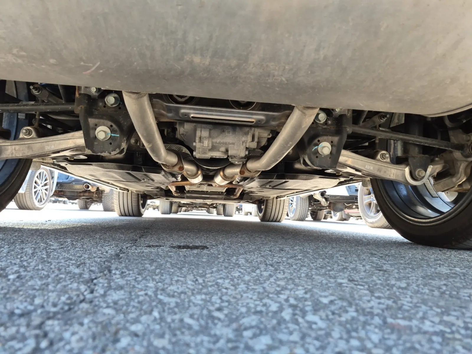 Undercarriage - Rear Photo