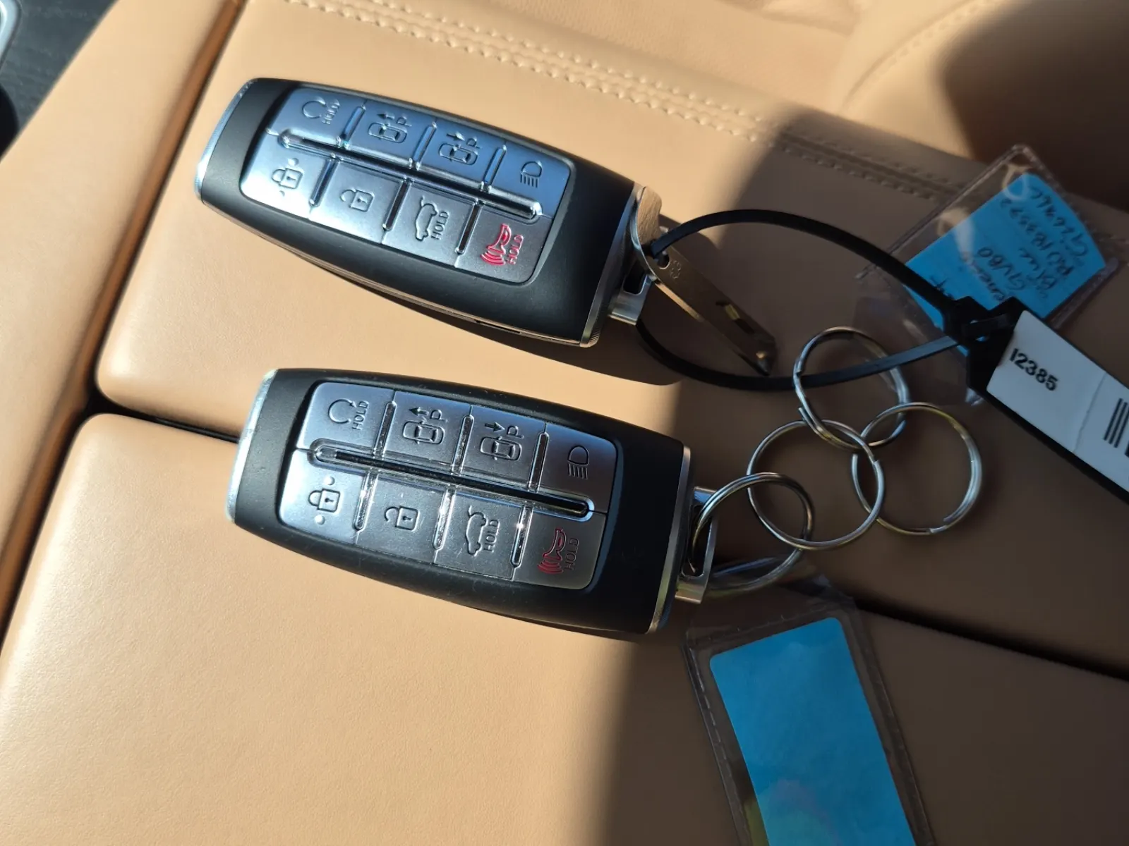 Keys/Fobs/Manual Photo