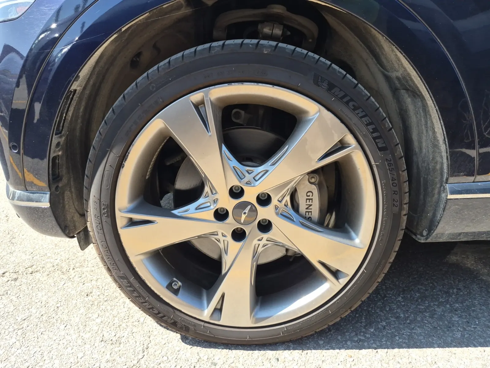 Front driver wheel/tire photo