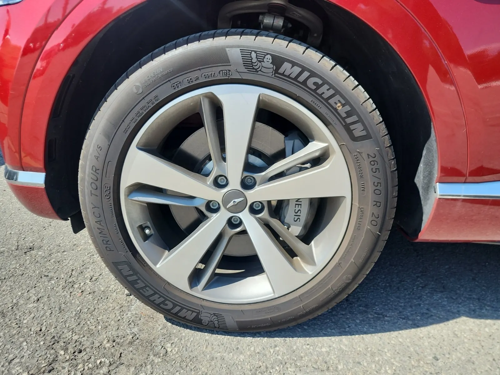 Front driver wheel/tire photo