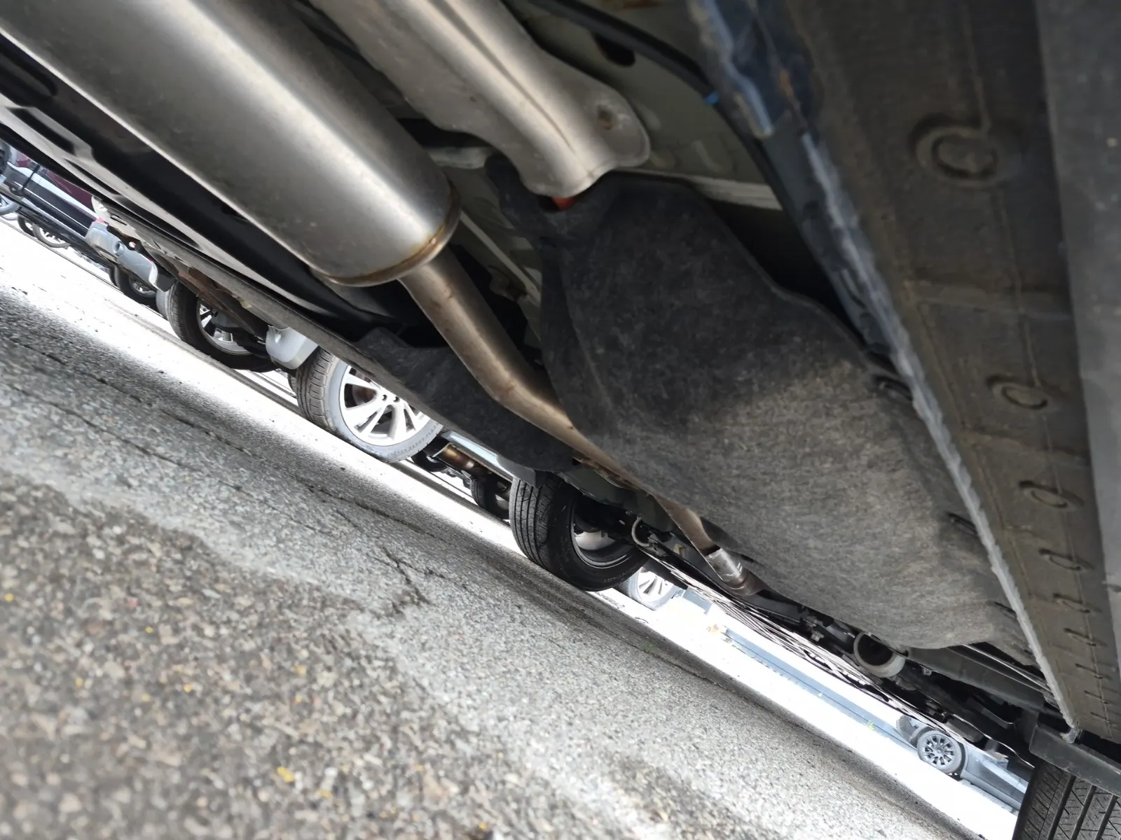 Undercarriage - Passenger Photo