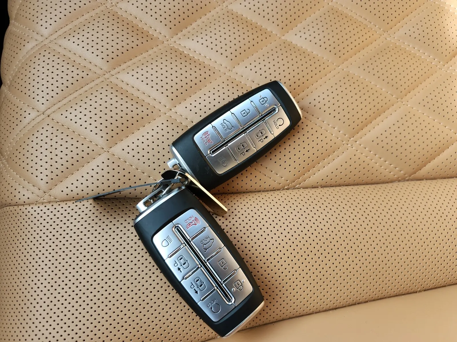 Keys/Fobs/Manual Photo