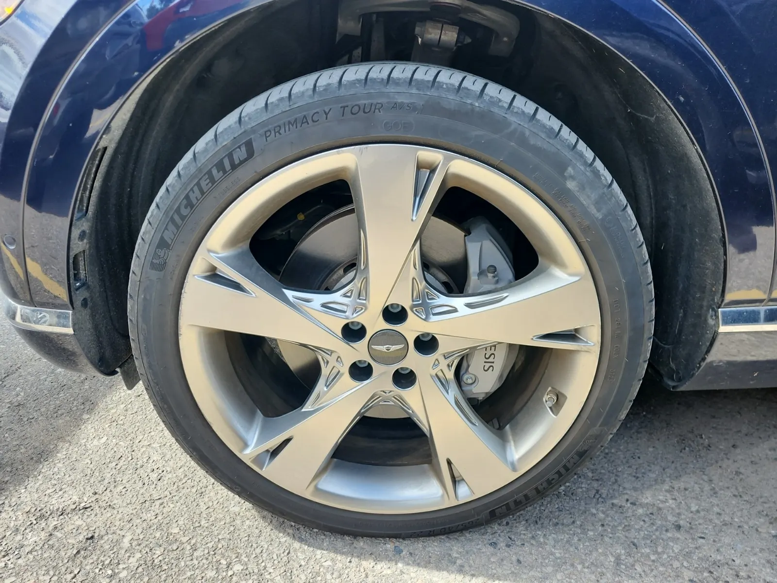 Front driver wheel/tire photo