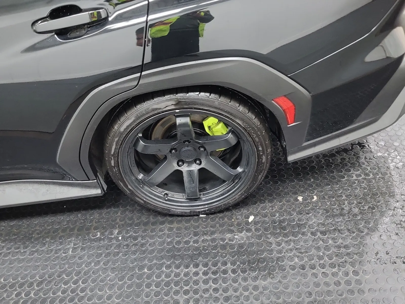 Left Rear Wheel/Tire Photo