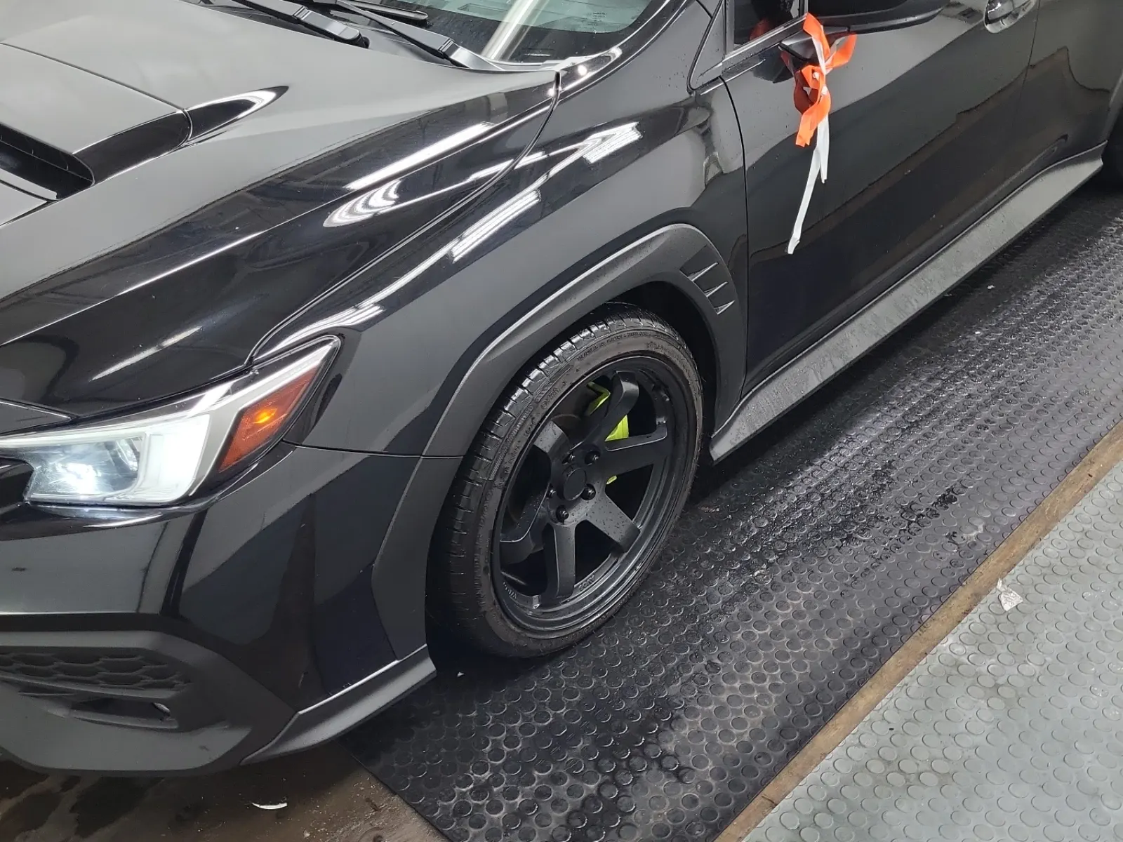 Front driver wheel/tire photo