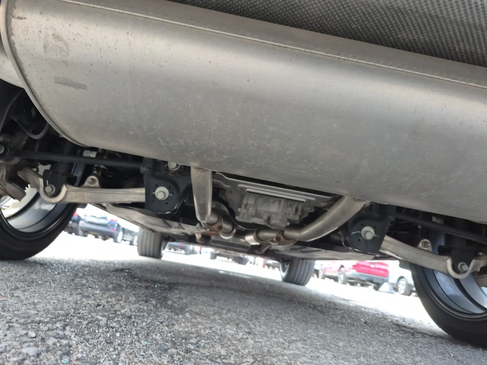 Undercarriage - Rear Photo
