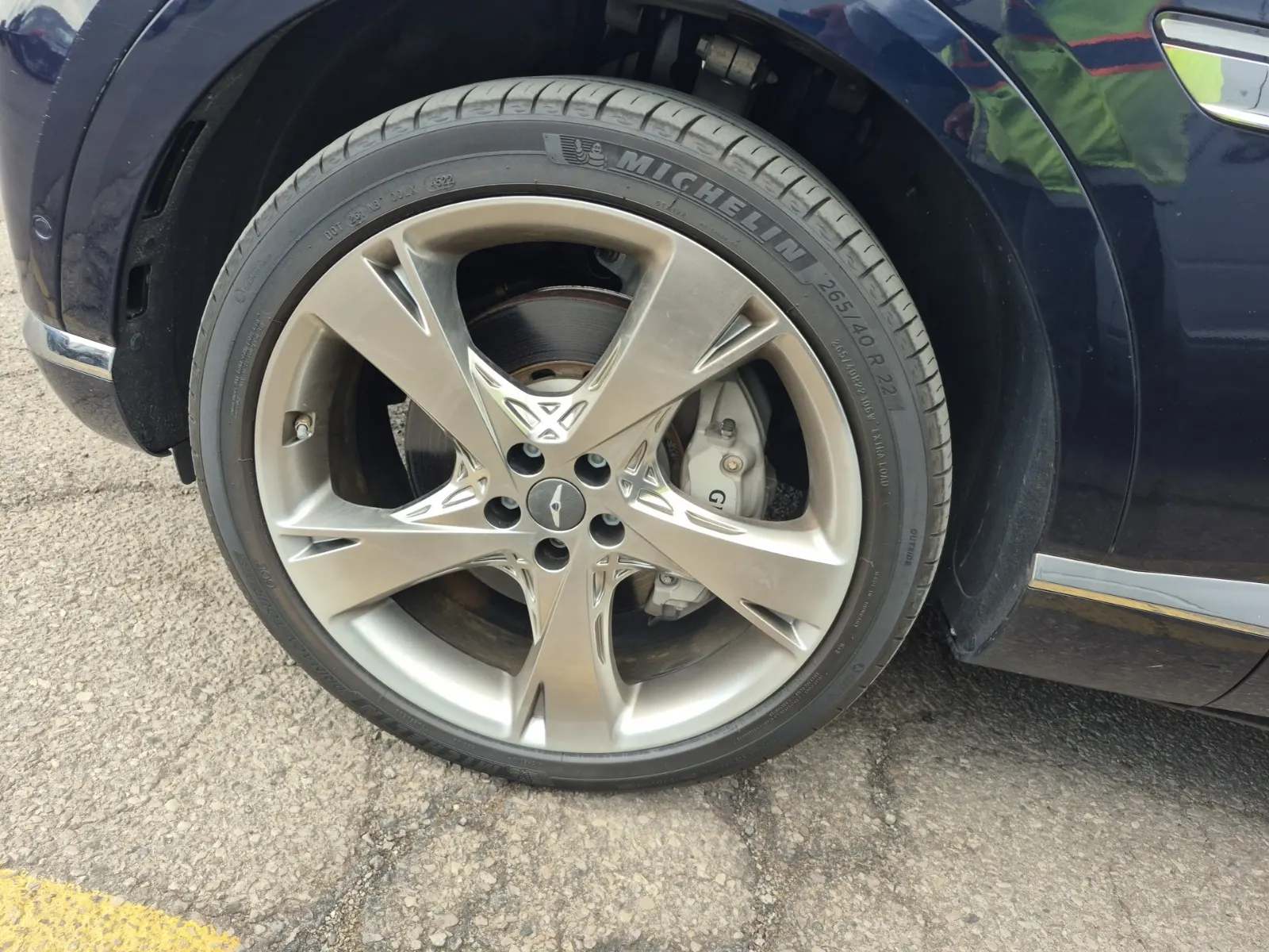 Front driver wheel/tire photo
