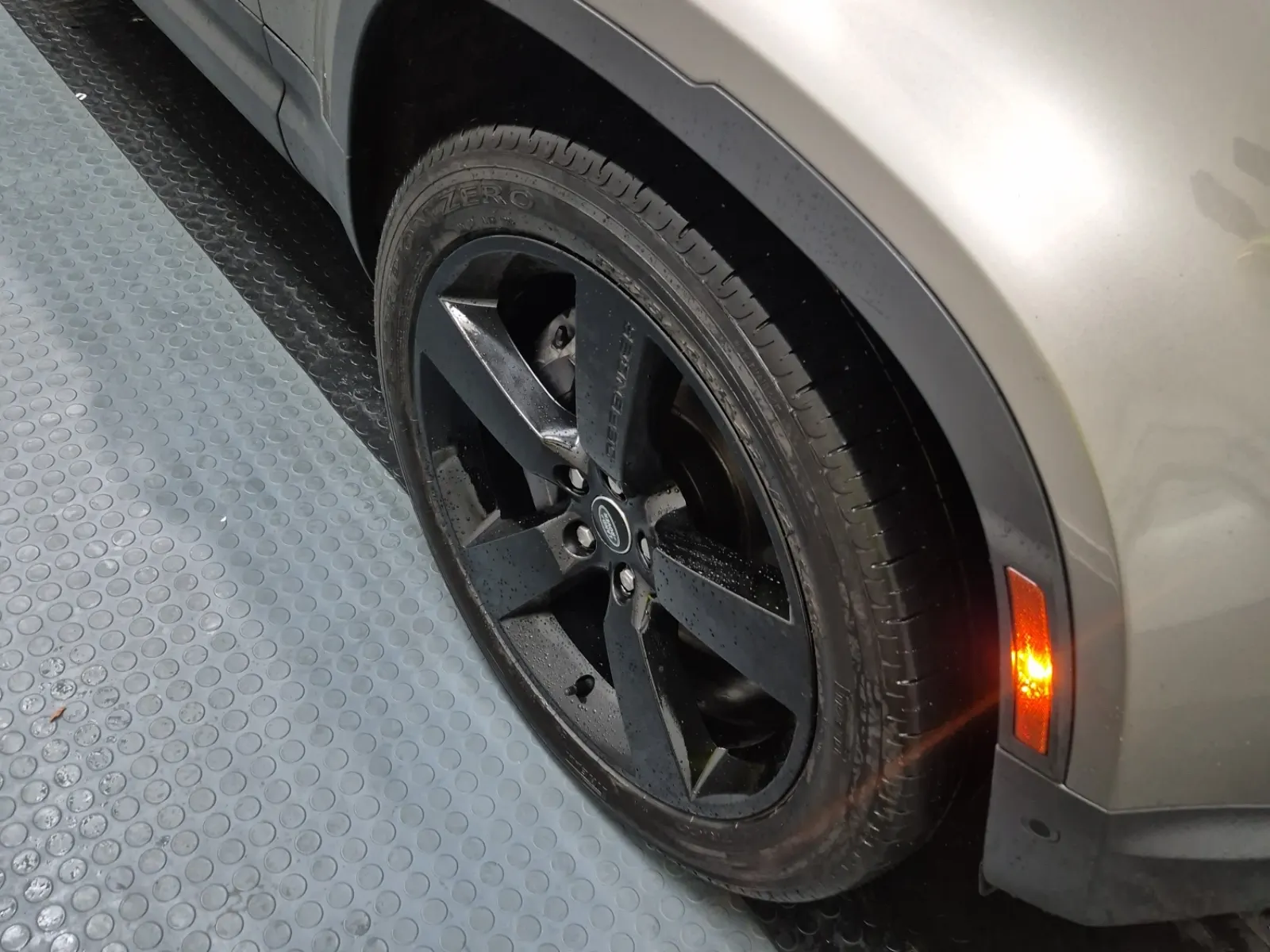 Right Front Wheel/Tire Photo