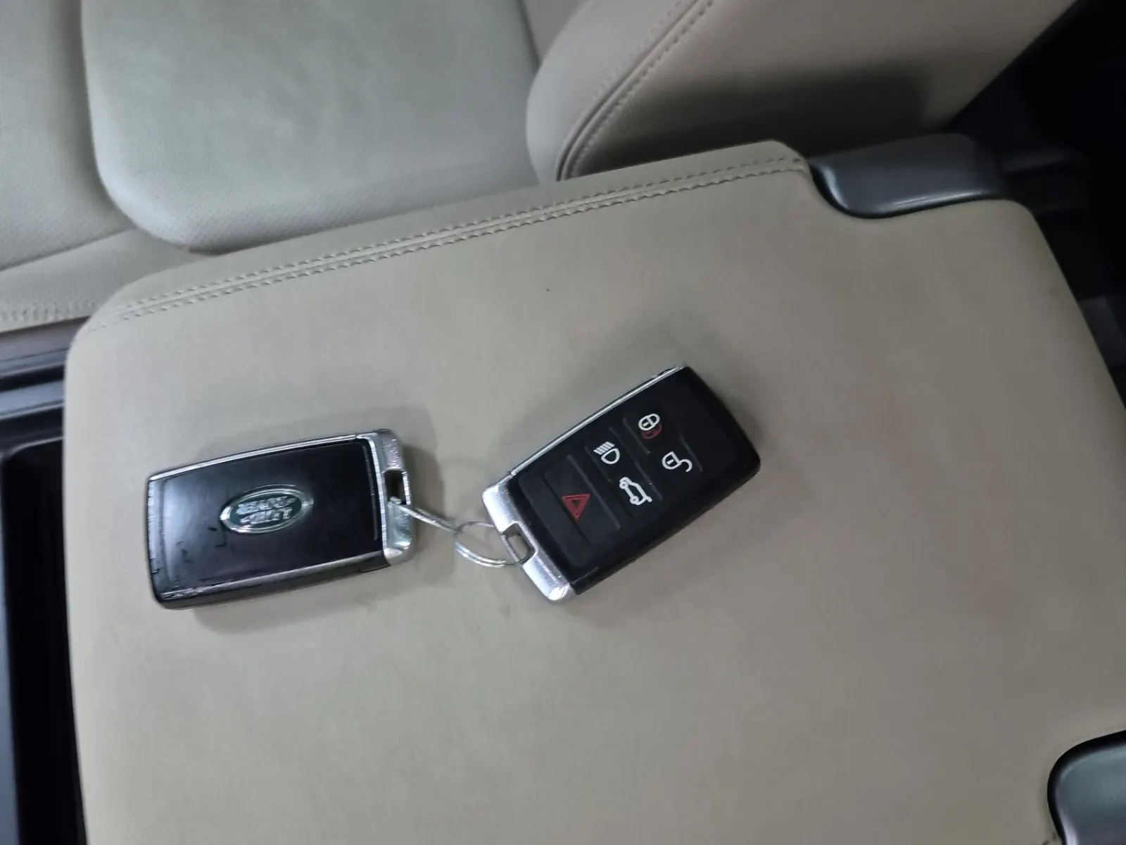 Keys/Fobs/Manual Photo