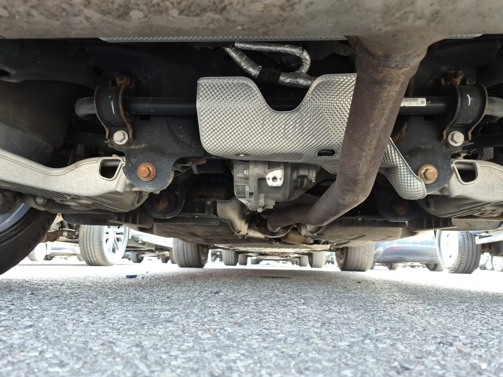 Undercarriage - Rear Photo