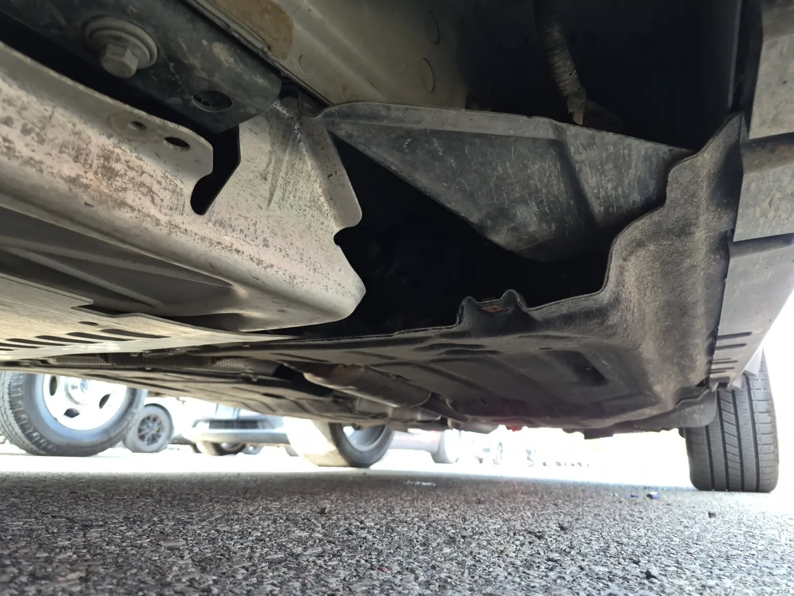 Undercarriage - Driver Photo