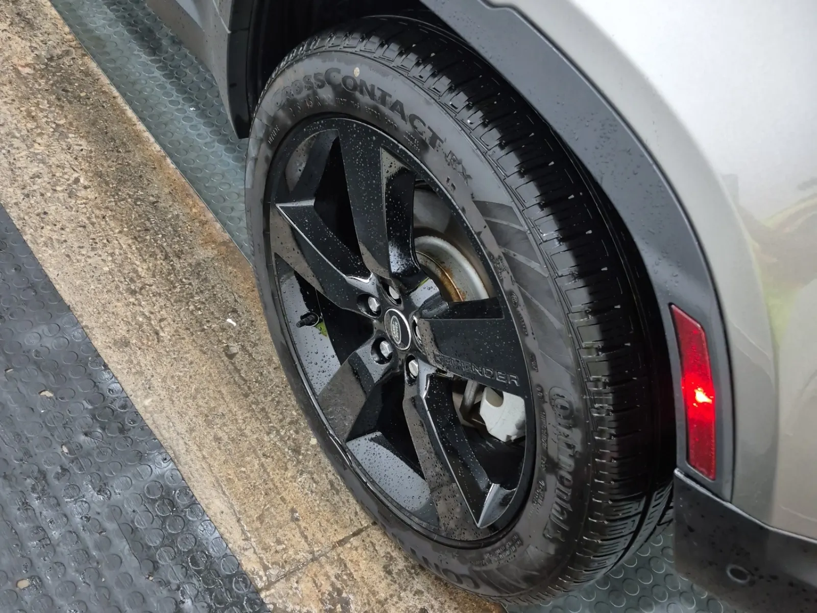 Left Rear Wheel/Tire Photo