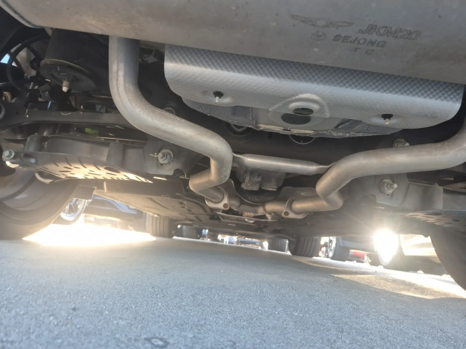 Undercarriage - Rear Photo