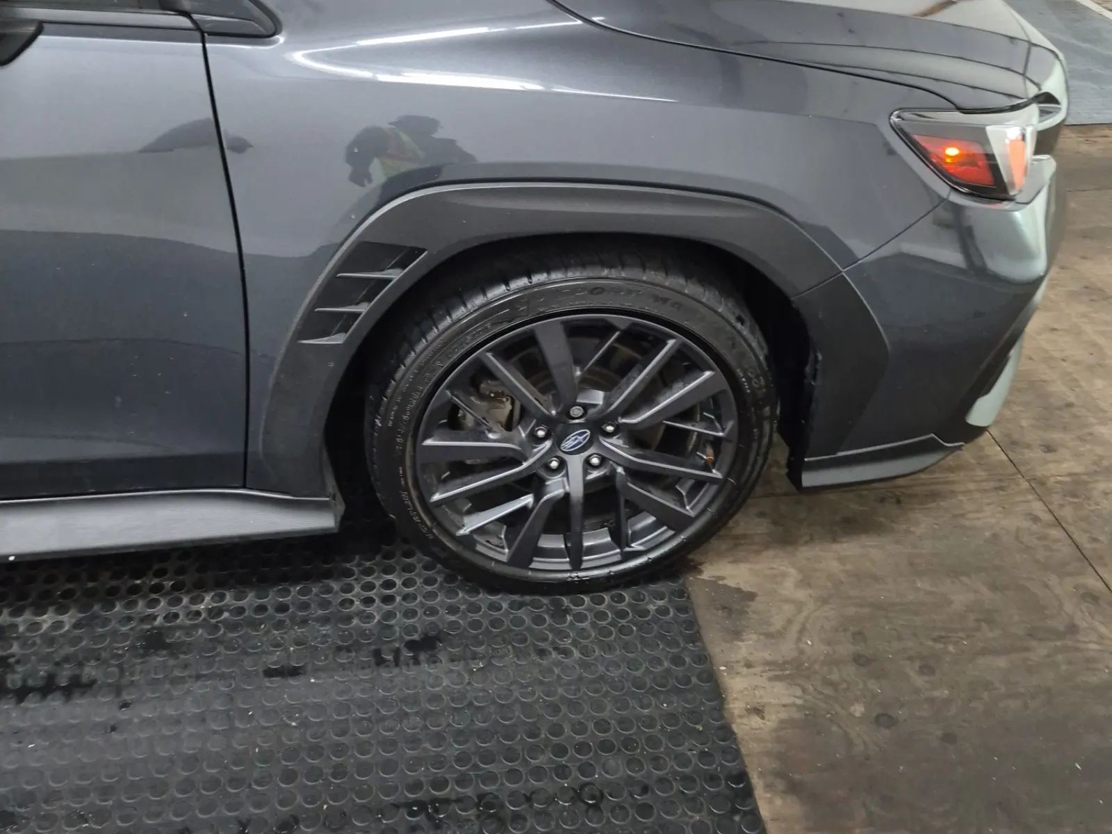 Right Front Wheel/Tire Photo