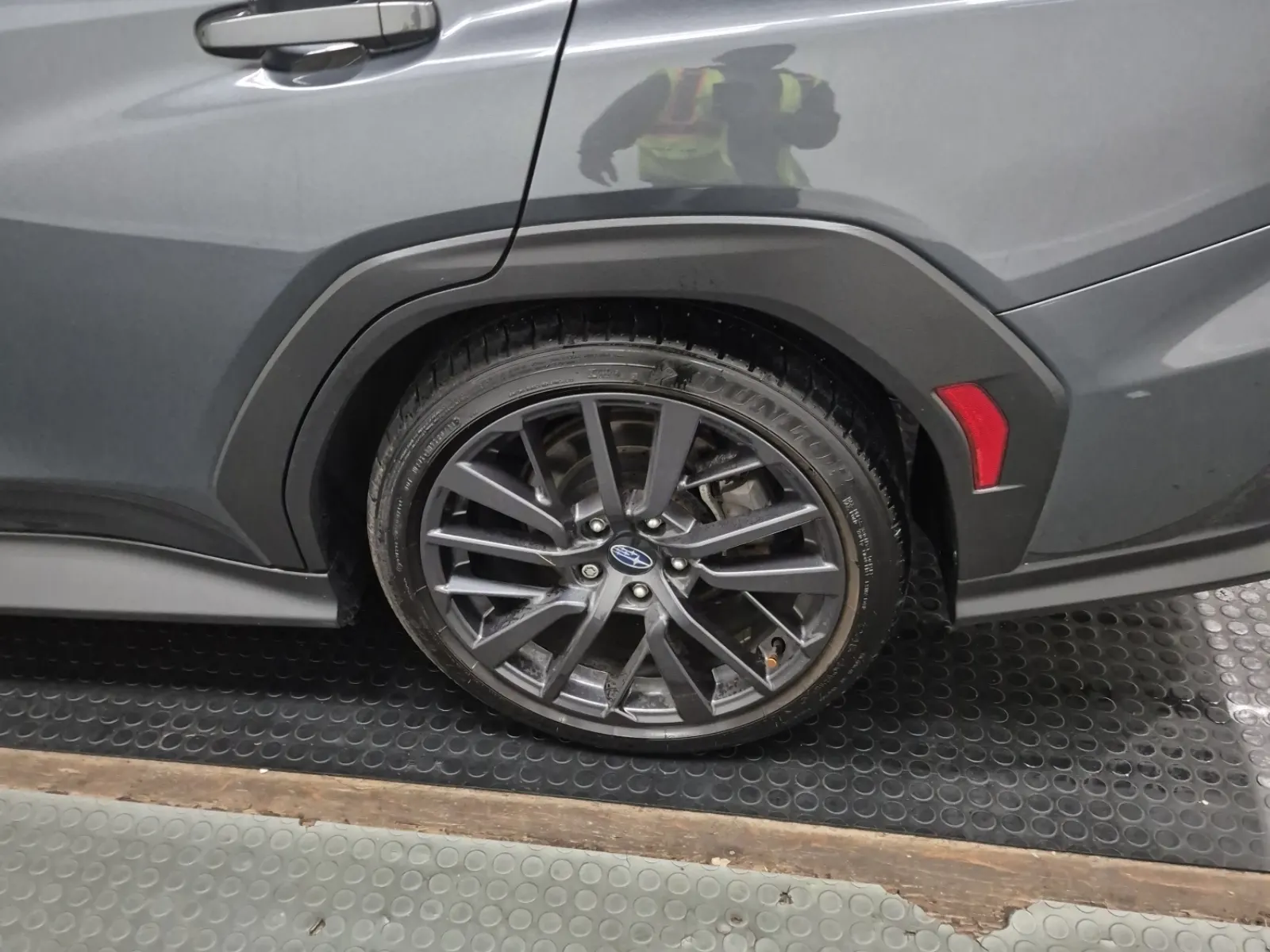 Left Rear Wheel/Tire Photo