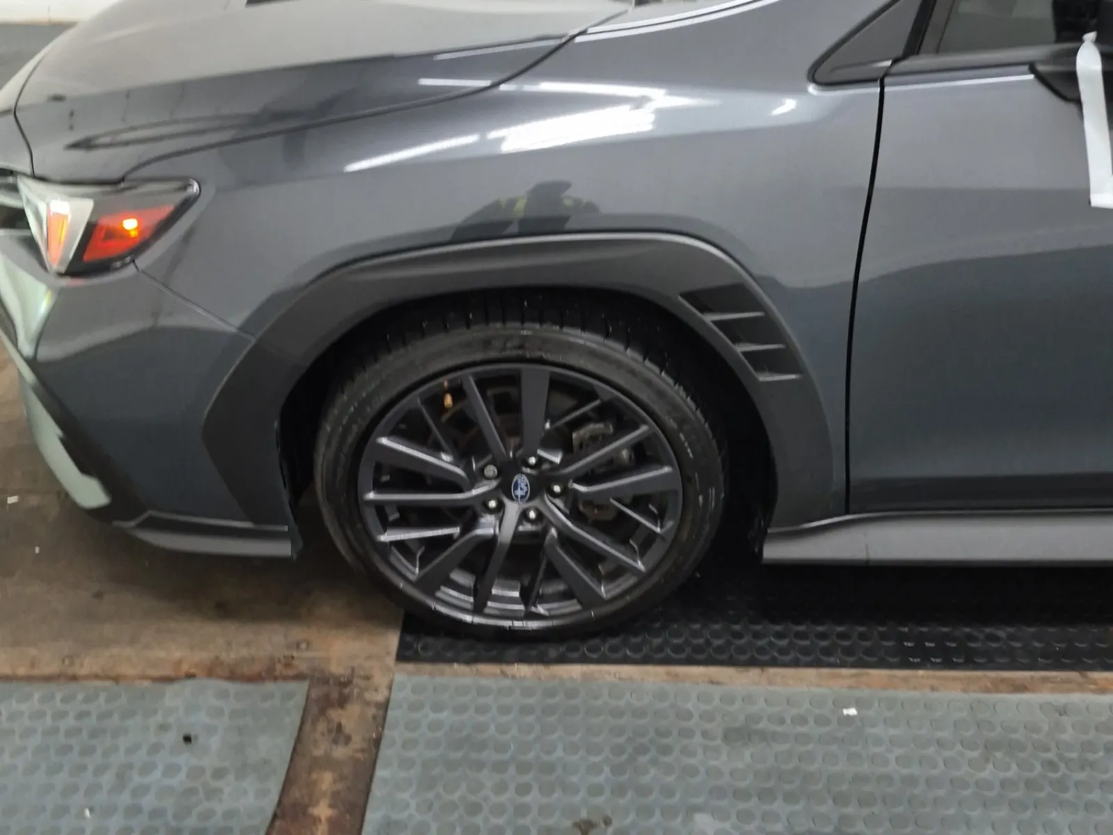 Front driver wheel/tire photo