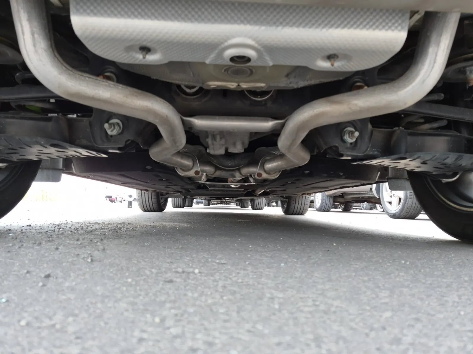 Undercarriage - Rear Photo