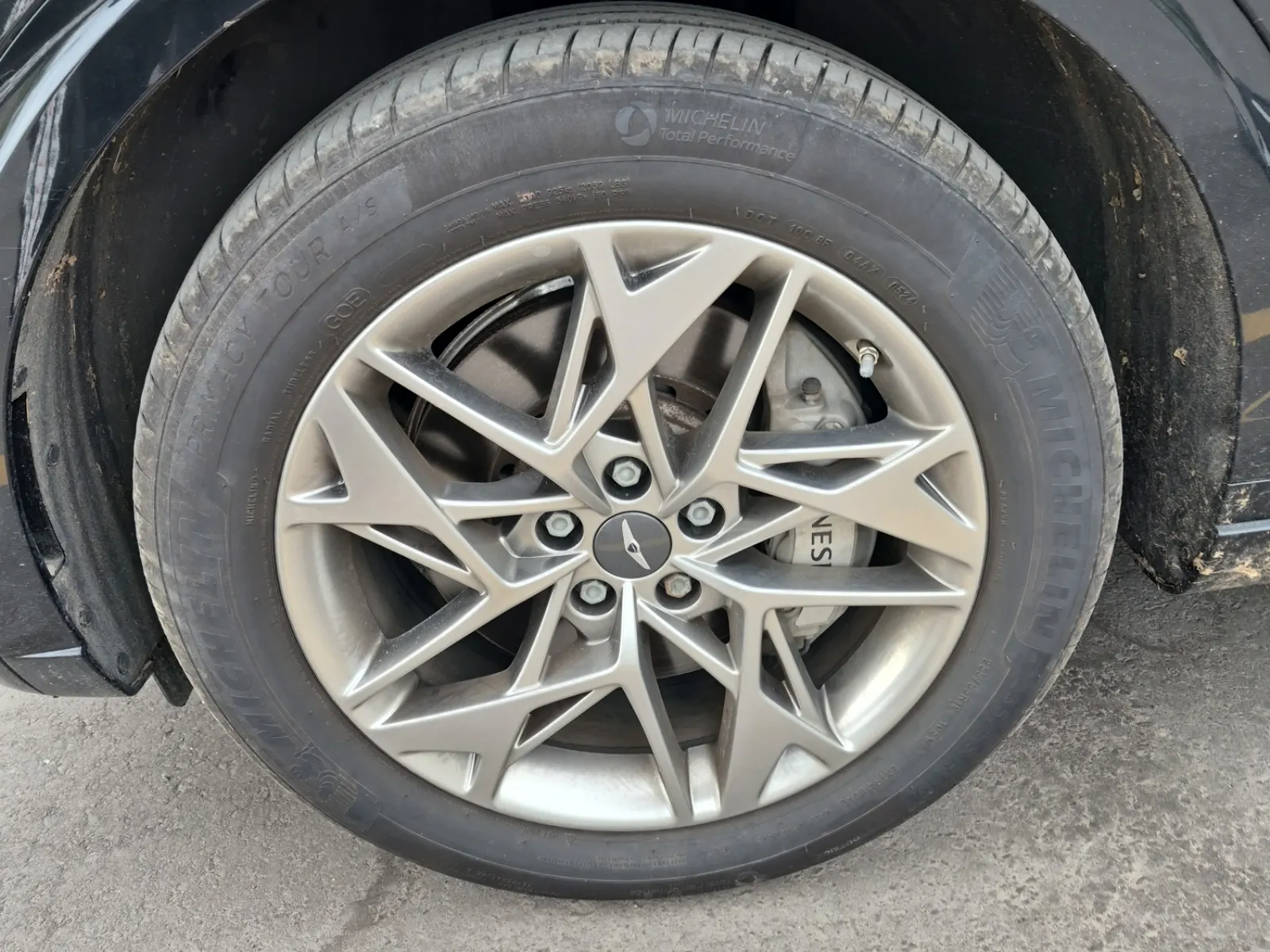 Front driver wheel/tire photo