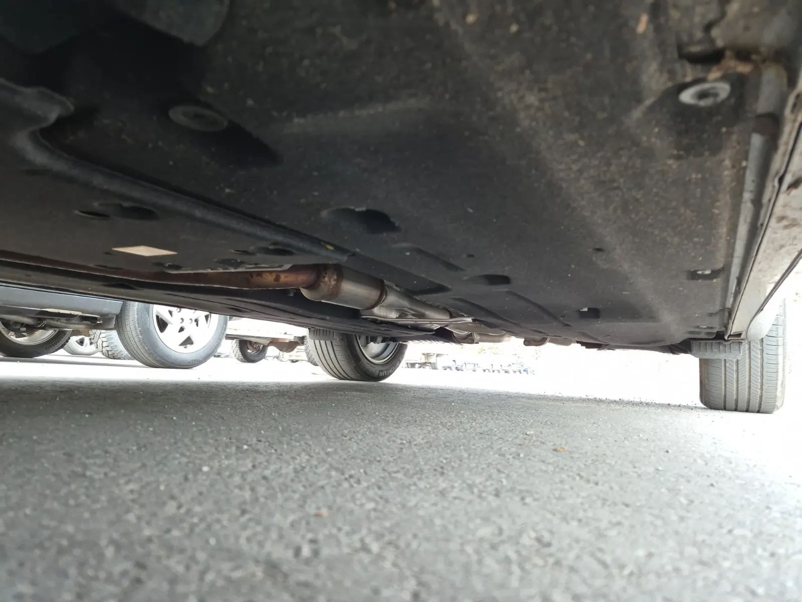 Undercarriage - Driver Photo