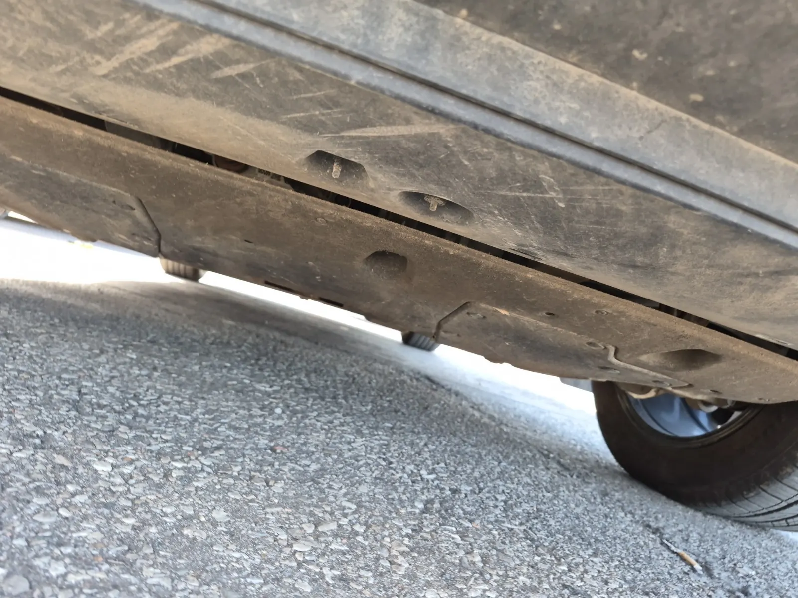 Undercarriage - Rear Photo