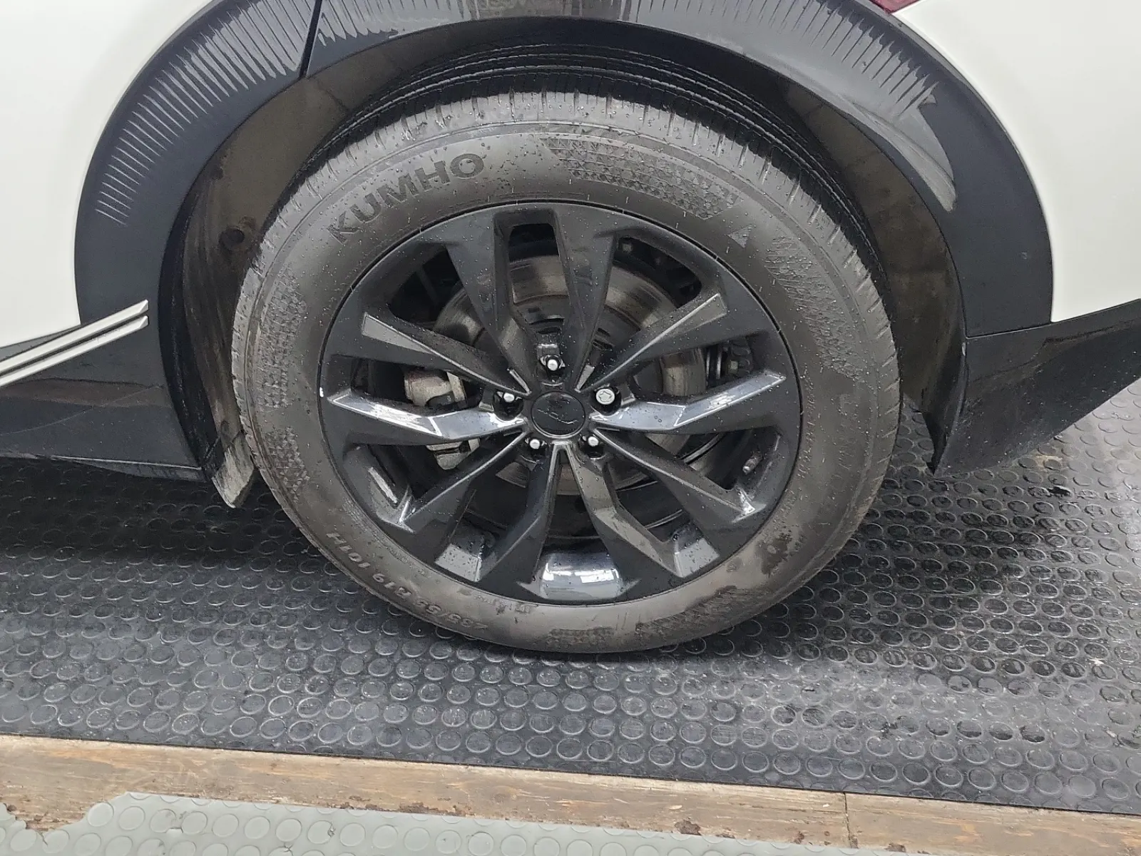 Left Rear Wheel/Tire Photo